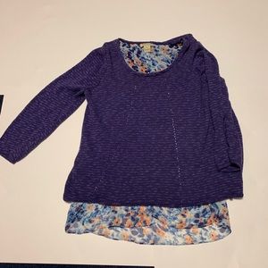 Lucky brand Sz LargePurple top florals and slit